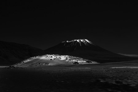fotografia en blanco y negro del desierto de atacama